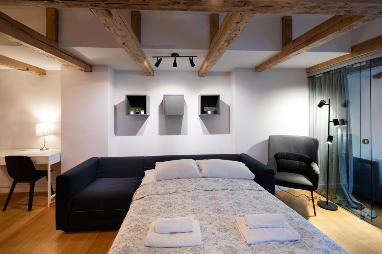 Merkela Loft Apartment Beside Vermanes Park Riga Kültér fotó