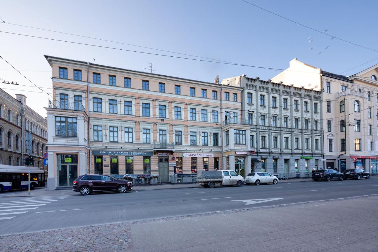 Merkela Loft Apartment Beside Vermanes Park Riga Kültér fotó